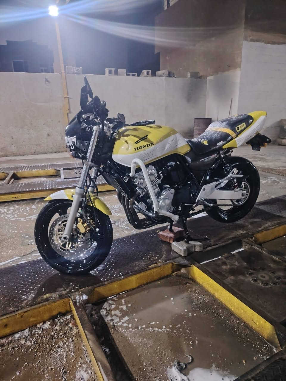 Cp400
للبيع بوضع الشركه صارلها 10 اشهر نازله من كلشي وكلاشي العنوان ديالى بعقوبه الرحمه 
مكفوله سرقه وانتربول 
بدون اوراق
***********
سعر.   20$
