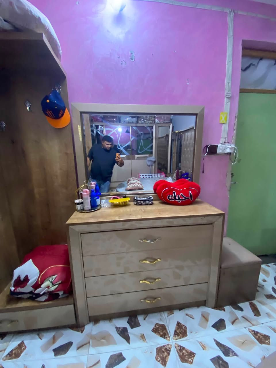 سلام عليكم غرف تركيه نضيفه خشب ثكيل  للبيع تواصل واتساب  *********** موجود واتساب
