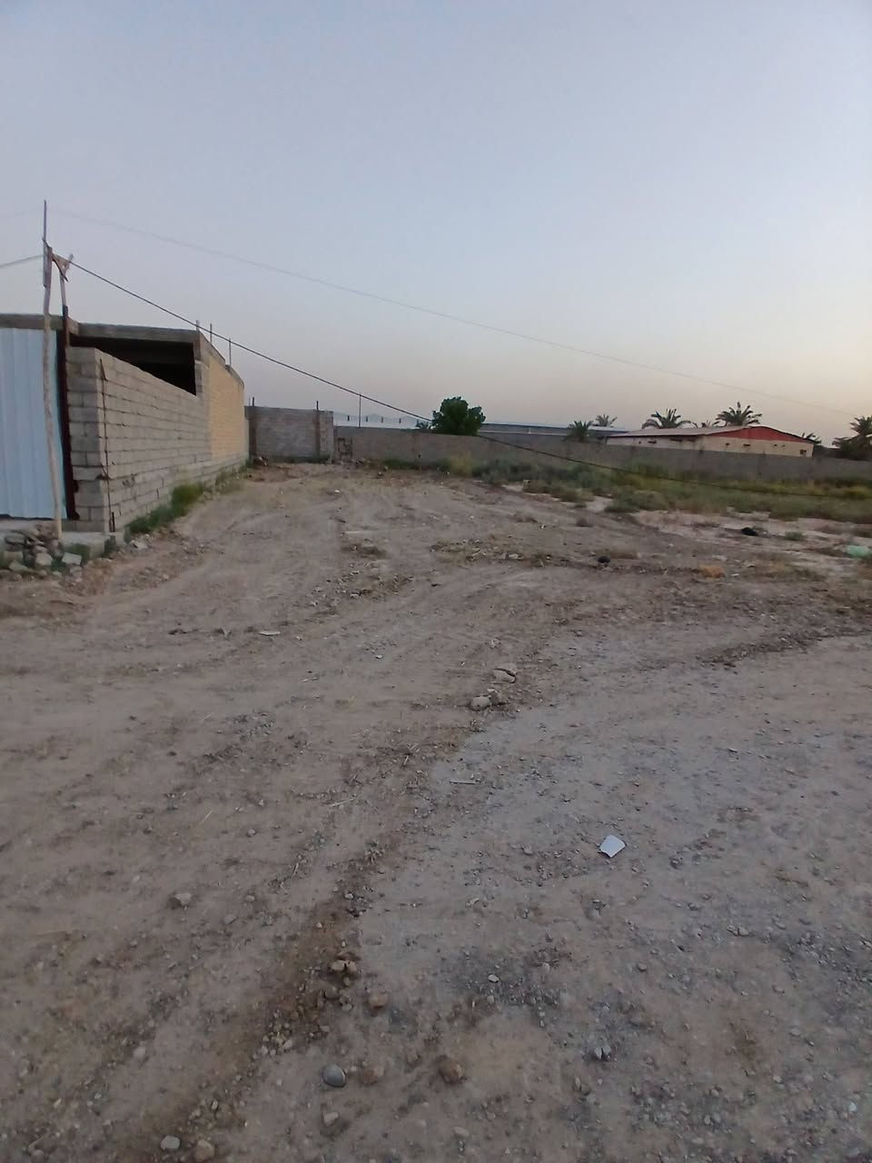 سلام عليكم
 قطعه ارض للبيع
المساحه (300)م
طابو سند 25 
موجود سحب وكهرباء بيهه
العنوان الكرغوليه علا السده قرب مجمع سرايه السلام
للستفسار اكثر ***********
