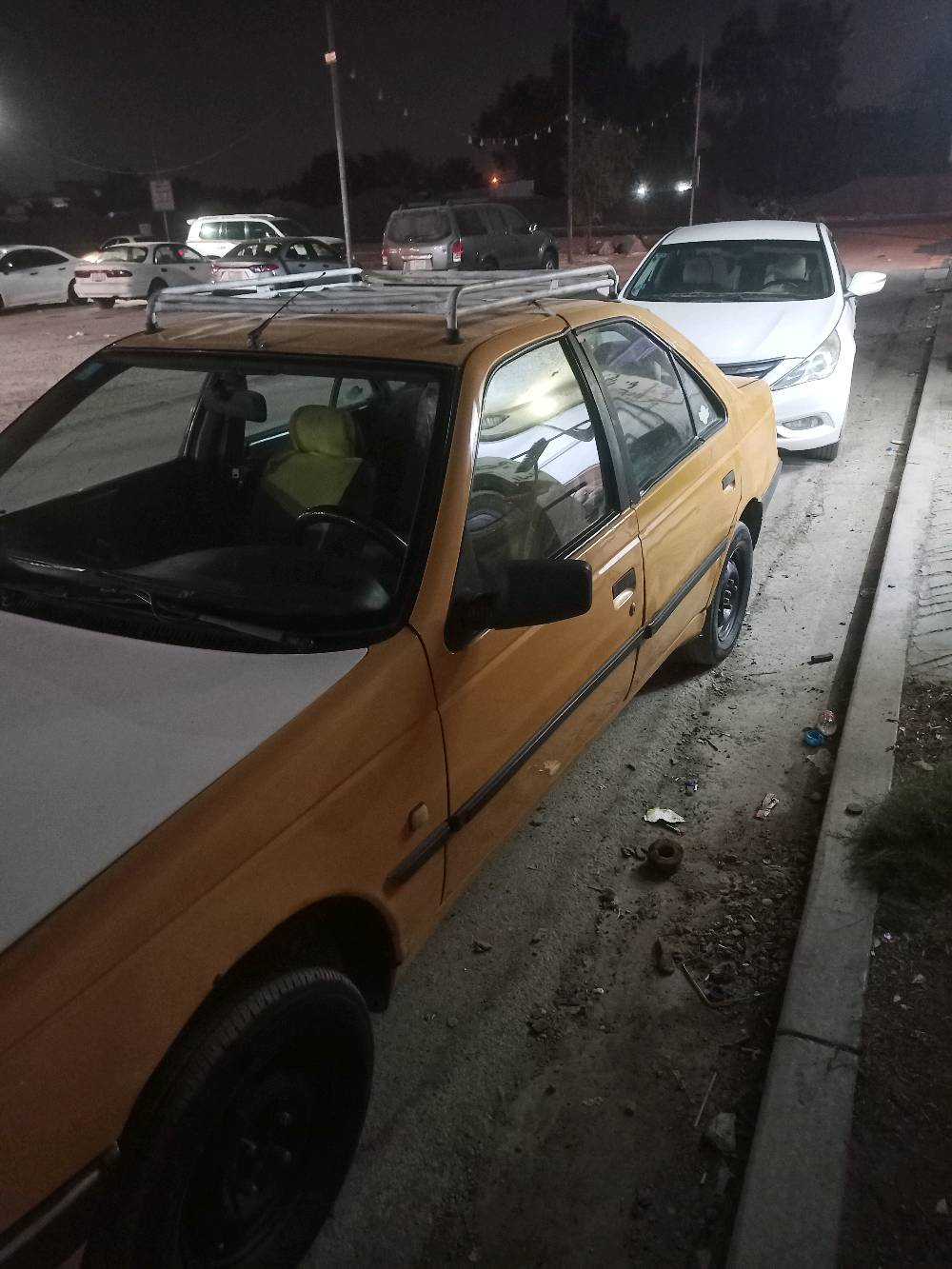 سيارة للبيع بسعر مناسب بيجو روى مكينة كير جدد داخل نضيف الخارج مثل ما موجود في الصورة يحتاجلها تخم تايرات راعيها موجود جاهز للتحويل ثاني يوم ***********