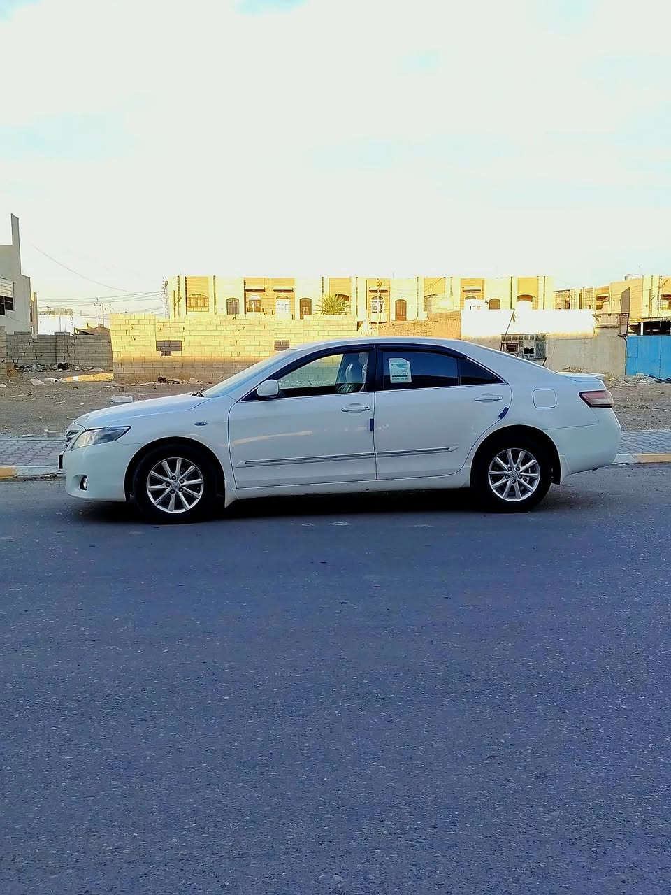 السلام عليكم ورحمة الله وبركاته
سيارة كامري للبيع ٢٠١٠ خليجي 
لون ابيض ثلجي فئة GL 
رقم سليمانة اوربي سنوية جديدة 
مكينة كير شرط تخم تاير صدر جديد 
تبريد ثلج غرفة جديدة لايت زونون 
سيارة جديدة وجاهزة على الاخير 
الضرر مرفق مع المنشور 
المكان تكريت الزهور
رقم الهاتف  ***********
