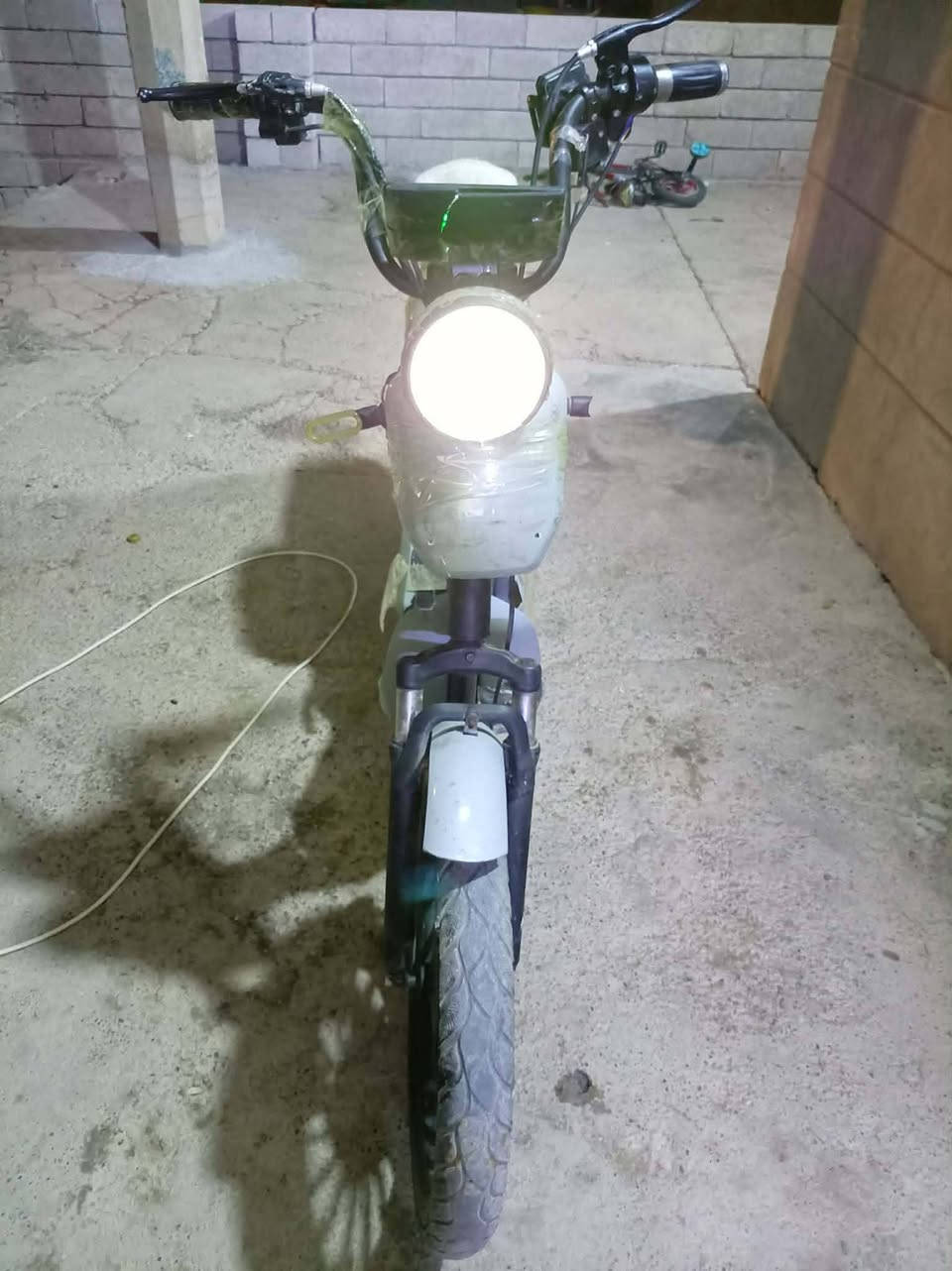 موطور شحن موديل 20 بطاريات جدد صار سبوع مبدلات
يفيد الي عنده مدرسه شغل خدمي حيل 
لايت عالي ناصي  اشاير هورن كهربائيات شرط الفحص
نضافه 75
السعر 180وبي مجال الشراي 
الرقم ***********
