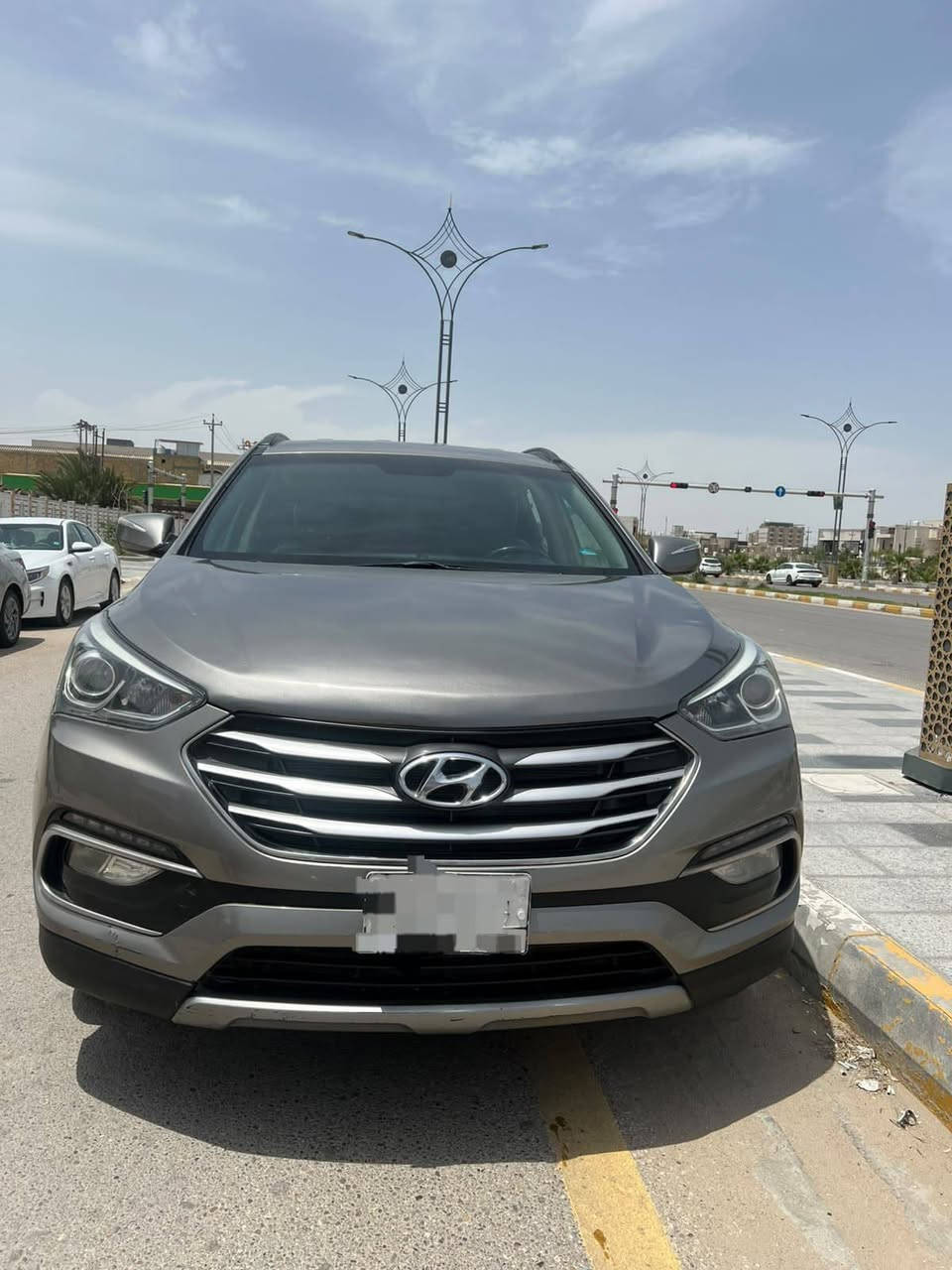 سنتافي ٢٠١٧ وارد أميركي فول عدا الفتحه 
كشن جلد 
بصمه 
شاشه جبيرا 
حساسات 
صندوك كهربائي ذكي 
نقطه عمياء 
ترحيب 
ناصريه 
***********
@إشارة
