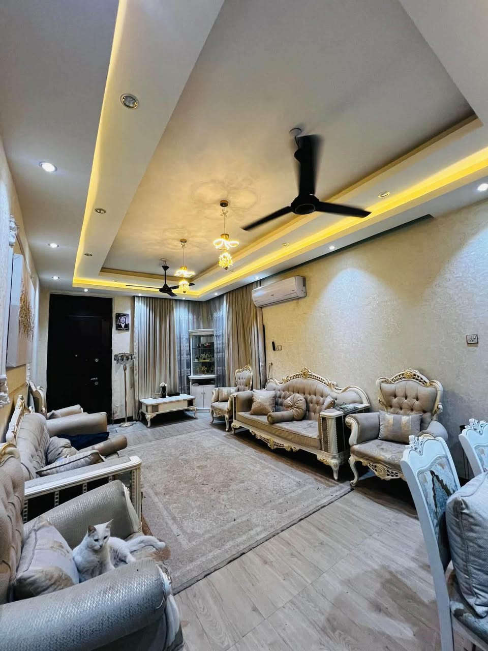 ‼️دار لـلـــبيـــع  ‼️مــوقـــع مـمـيـز📍خـلـف التـجـاري
الــمــســـاحــــه : 237 م ونص
الــمـوقــع : حي المرتضى - شارع الطاقه 
الــــــواجــهـــه : 13 م
……………………………
نــــــــوع الـعـــقــار : طــــابــــو صـــرف
حــالـة الـعـقـار : -  بــنــاء 2014  مــكـــون مــن طـابـقـيـن ط1 يـحتـوي عـلى-غــرف نــوم -2
-مـطبـخ - اسـتقـبال - هــول  مـجـمع صـحـي 
ط2 يـحــتــوي عـلى 3 غــرف نــوم مـجـمع صـحـي 
……………………….
الـــســعـر - خــــاص 
*****************
(شــركــة #حــافــظ للأسـتـثـمار الـعـقـاري)
مـوقـعـنا : بـابـل شـارع 60 - مـجـاور كـافـتريـا سـيف بـقلي
نـستـقـبل جـمـيع الـعروض الـعـقاريـه ↪️
بـيع -شـراء - تـعـقيب - إجـازة بـناء - إفـراز- رهـن 
******************
للأسـتفـسار او الأتـصـال ↪️
 📞***********
📞***********
