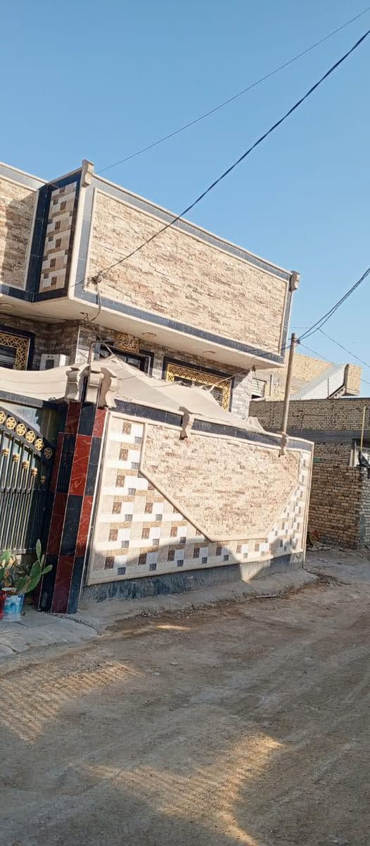 🏠 / دار للبيع مساحة ١٦٠م 
الواجهة  ١٠ م طابو زراعي سند 25

🧱 /البناء يحتوي على : مطبخ . هول . أستقبال . غرفتين . مجمع صحيات . طارمه طول ١٠ امتار 
سطح جبير كامل فرشي وبي مجال غرفتين شيش طالع بناء الي ياخذه بناء يكدر غرفتين يبني
الممر خلف البيت وبي باب خلف الفرع الثاني الممر عشرة امتار

الموقع 🌏 / سيف سعد مقابل علوة المخضر باتجاه بنشه

للأستفسار مراسلة الصفحة او الاتصال على الأرقام التالية 
***********
***********
