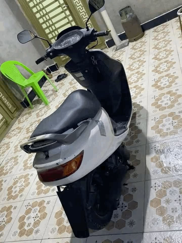 سلام عليكم 
البيع دراجه فراشه فحل نضيف مجفته على أيدي مره وحده دراجه ناعمه وخرسه السعر 400الف بيها مجال بصيط
رقم الهاتف ***********

