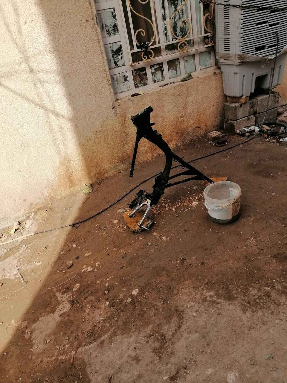 سلام عليكم إخوان الي عنده دراجه بيها مشاكل كهربائيه او تصليح (تجفيت او ادامه دايوان وأربعه كير وال٦٠ ) ترتيب كماليات نشرات صبغ سوادات جميع الدراجات عدا البوكسر اسعار مناسبه كلش.. تحياتي. 
 ١_التجفيت الدايوان العظم والاربعه كير شغل ايدي ٢٠ فقط.
٢_تبديل جبن أربعه كير و دايوان عام ٥.
٣_تبديل كلجات للعظم والاربعه كير ب٥.
٤_ تبديل ظفيره كامله ب٥ دراجات الكير عدا البوكسر.وتصليح الظفيره اقل حسب حالتها والاضافات أيضا قليل حسب الإضافات كلشي بحسابه.
٥_دراجات الاوتو ال٦٠ تجفيت فقط سعر التجفيت ١٥.
إخوان الاسعار شغل ايدي فقط مااجيب مواد بسبب الي ماعدهم التزام بالمواعيد لان اشتغل بالبيت حاليا والحمد لله خبره ٥سنوات واي شي تحتاجون اني بالخدمه وان شاء الله مااقصر ويه اي شخص والي ماعنده هم اتساهل وياه وأهم واخر شغله الدراجه ماتطلع من يمي إذا حسابها ماكامل مانتعامل بالدين هنه ميسون بس حشه الزينين والمعدلين اكو كطعوا سبيل المعروف..واسف عالاطاله 🌹              وهذا جزء من شغلي

