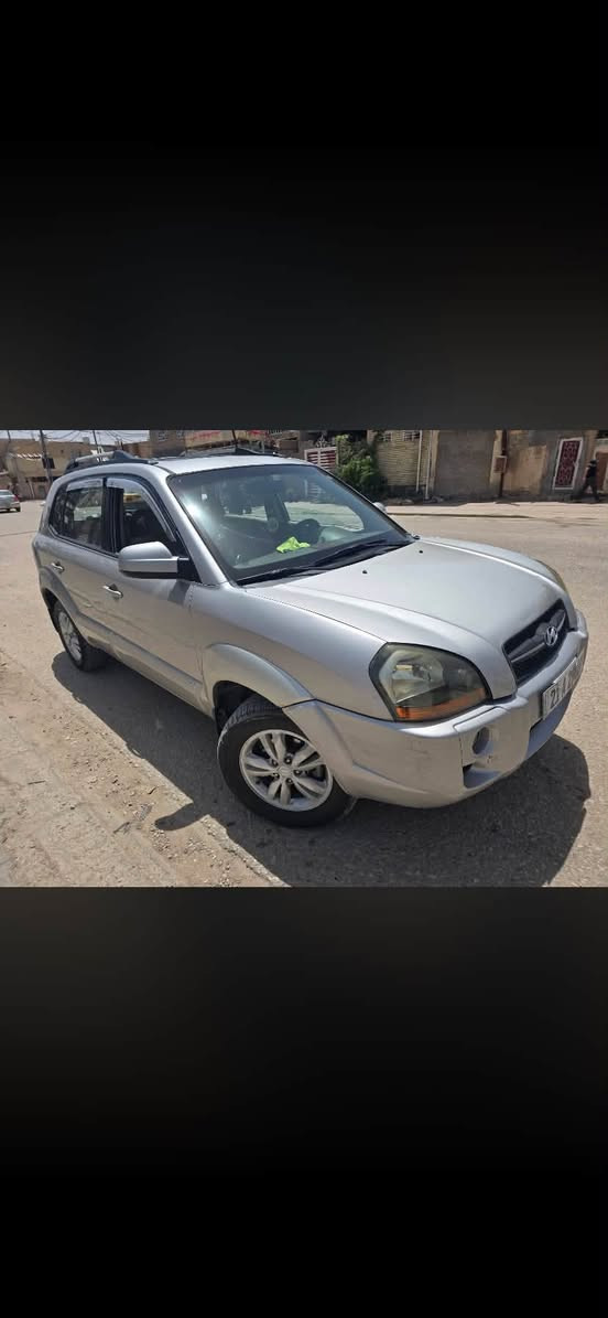 توسان. خليجي 2009  البنيد صبغ. فقط. السياره جاهزه. كير محرك  حداديه كامله.  السعر 104 $. مواصفات.  فتحه شاشه كلمره. اربعه دسك فورويل  @ 
***********
