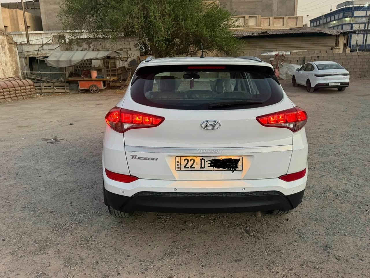 السلام عليكم للبيع كيا توسان 2018 خليجي بيه بنيد مبدل نفس اللون بدون قطره صبغ ابيع مكفوله عام من حادث  وضربه سياره جديده كلش بدون شخوط ورصعات وشخوط وبارد رقم اربيل رقم وسنويه كله جديد مواصفات  نص / مكينه 2000 دوش / مرايت شفط / داخل بيجي/ يدات نيكل/ تحكمات كامل  سياده جديده مابي اي مصرف ماشيه 134 كيلو مكاني بغداد السعر 158 بيه مجال بسيط
***********
