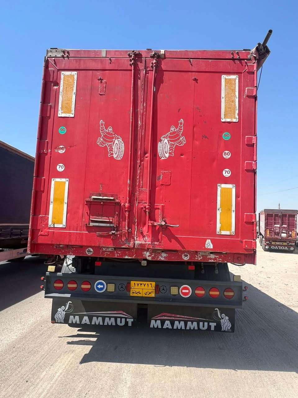 نساف للبيع 
فصخ و ربط 

منفيس ٣دنكير. واقع ٤دنكير دبل تاير 

حموله ٥٧طن حنطه 

تايرات فوك النص عمر. مناقصه شي من شغل 

***********
