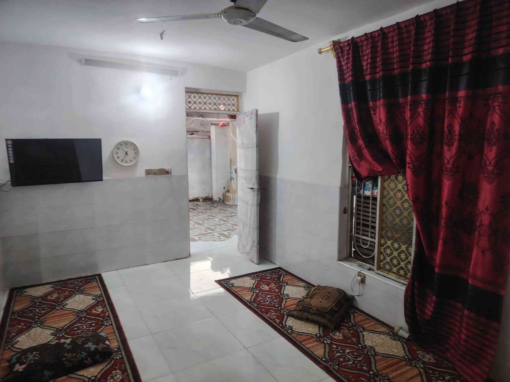 سلام عليكم بيت للبيع لمساحه لكل450،/ مضيف 3غرف حمام خارجي وداخلي لبيت هول مطبخ2، بيتونه ودرج لبيت سيراميك وصب كونكريت جاهز ما تصرف علي ربع وصاير بنهايت شارع يعني اخر بيت هوه مرتاح من كلشي لبيت جدا جبير ومناسب سعر 38 الارض زراعي سند ،مو تجاوز مكانه بين حي عرار وبين حي سكينه تابع لحي سكينه لبيت مكانه عل شارع لعام جدا راقي لمكان يناسب ابو لعائله لجبيره، ***********
