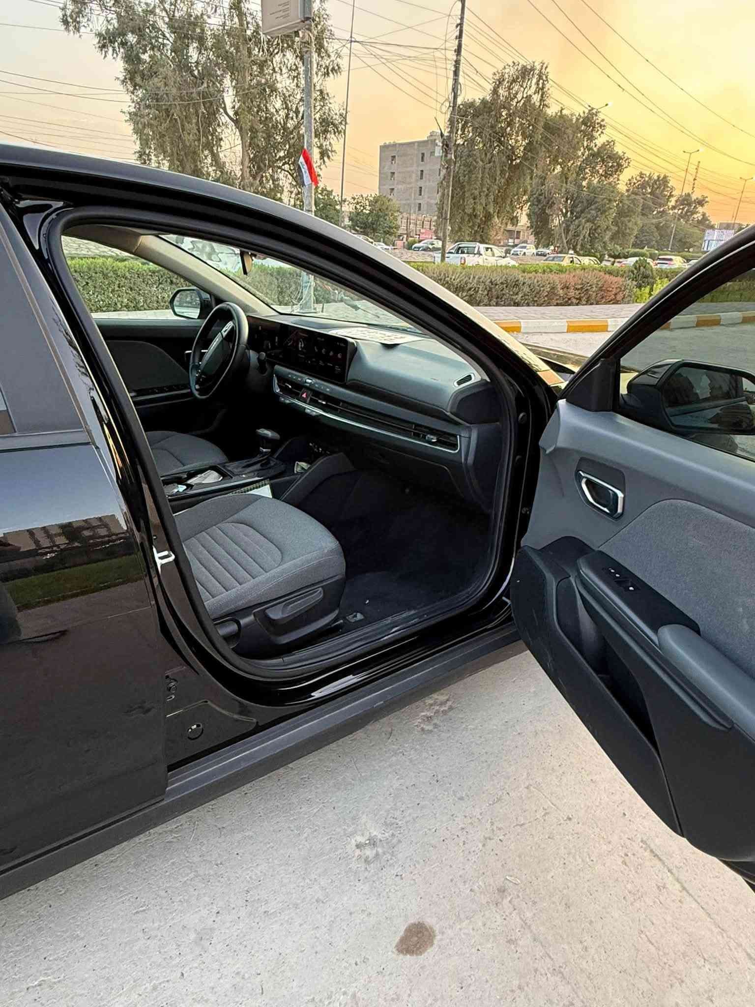 السلام عليكم كي فور للبيع
🚘 Kia K4 EX 2025

*********** 
🔹 اللون: اسود 
🔹 المحرك: 2000cc DOHC — 4 سلندر
🔹 الكير : IVT أوتوماتيك
🔹 دفع أمامي FWD
🔹 الممشى: 29000 فقط
🔹 تترقم شمالي اربيل

✨ المواصفات:
🔸 كشنات قماش
🔸 شاشة كبيرة 12.3 إنش متصلة
🔸 Apple CarPlay & Android Auto 
🔸 تشغيل بصمة + تشغيل زر
🔸 دخول ذكي
🔸 مثبت سرعة ذكي
🔸 كاميرا خلفية
🔸 حساسات أمامية وخلفية
🔸 أنظمة تحذير ومساعدة بالقيادة
🔸 نظام المحافظة على المسار
🔸 فرامل طوارئ أوتوماتيكية
🔸 إضاءة LED

💥 الحادث: بنيد و جاملغ 

📌 ملاحظة:
الدعامية أصلية ✅
هنالك رصعة  في البك لايت الايسر✅
صور الحادث ورقم الشاصي مرفق مع الصور✅

للاستفسار عن السعر اتصل على الرقم 

***********
