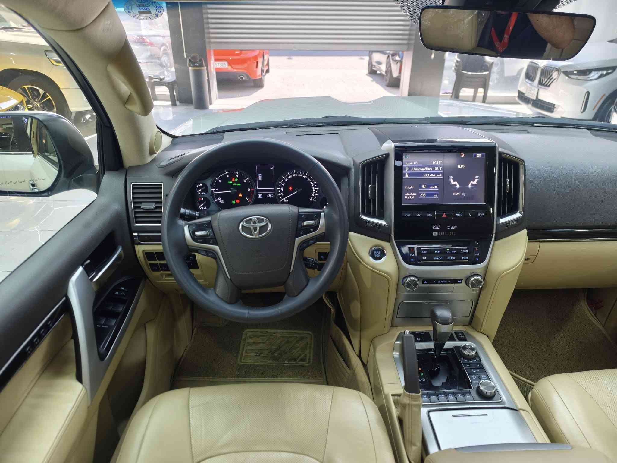 لاندكروزر 2016 VXS
لاندكروزر VXS 2016
ماشيه 81.000كم 
محرك V8 5.7
شركة سردار
فول مواصفات لكزس جك ورادار 
رقم اربيل فحص وهزه كله جديد
باسمي شرط تحويل ثاني يوم 
السعر 425 وبي مجال بسيط 
بيع فقط مااراوس
بيه 4 اماكن تعديل بارد 
العنوان اربيل 
***********
***********
