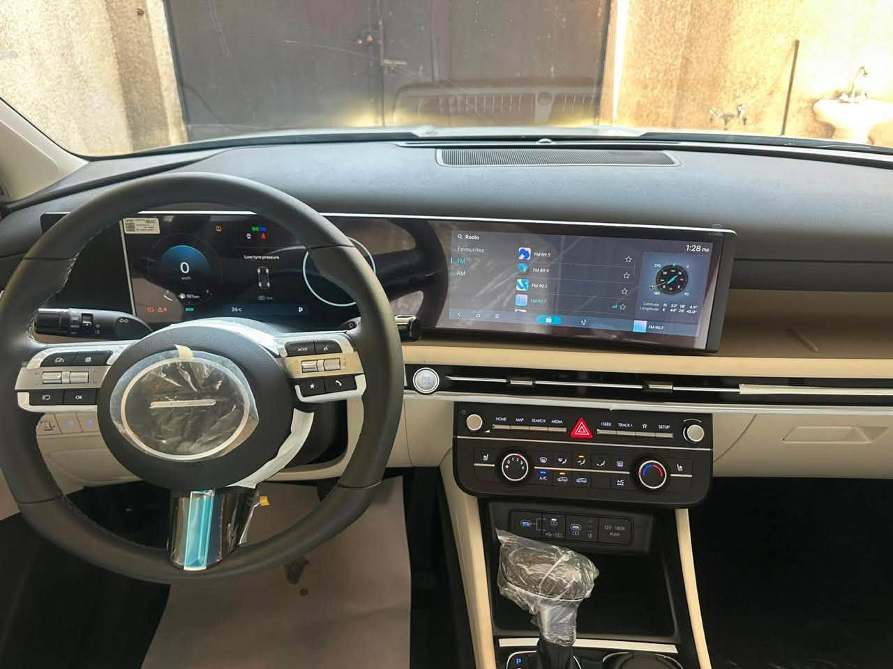 🚘 تم وصول وجبة جديدة 🚘
هونداي توكسان
📅 موديل 2025
✨ زيرو صفر

🔥 عرض خاص لمدة 3 أيام فقط 🔥
💰 أسعار تنافسية

📌 مرقّم وجاهز
📄 رقم أربيل الدولي الجديد
🎁 وكالة + تحويل + عقد مجاناً

🔧 المواصفات:
• شاشة
• كاميرا
• كشنات كهرباء وتبريد 
• بردات
• كير 2000
• ناقل حركة AT – 6 سرعات
• حساسات أمامية وخلفية
• لايت LED
• تحكم ستيران جهتين + أوامر صوتية
• مرايا شفط
• بصمة
• تشغيل عن بُعد
صندوق كهرباء 
ويل 19 كبير 
📍 المكان: بغداد – الكرادة

📞 للاستفسار ***********
