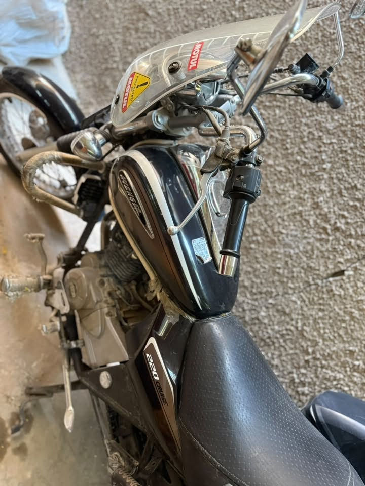 Bajaj AVENGER 220 CRUISE
دراجة للبيع  
باجاج افنجر كروز  -   CC 220 
موديل 2019
مرقم بغداد 
المسافة المقطوعة - 18 الف كيلو 
العنوان - بغداد 
السعر / 2,750,000 دينار عراقي 

للاستفسار رقم الهاتف: 
***********

