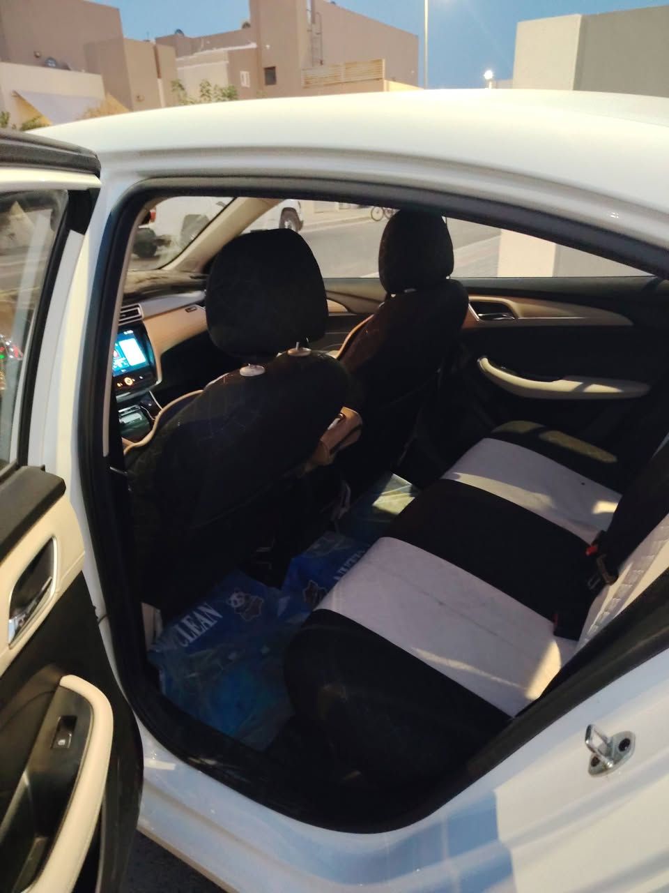 السلام عليكم MG5 استاندر موديل 2025 ماشية 40 الف قابلة للزياده كير مكينه تبريد كلة شغال ومكفول  السياره بيها بارد بالجاملغ الايسر كلش قليل مكان السياره الدوره السعر 105 بيها مجال قليل ***********
