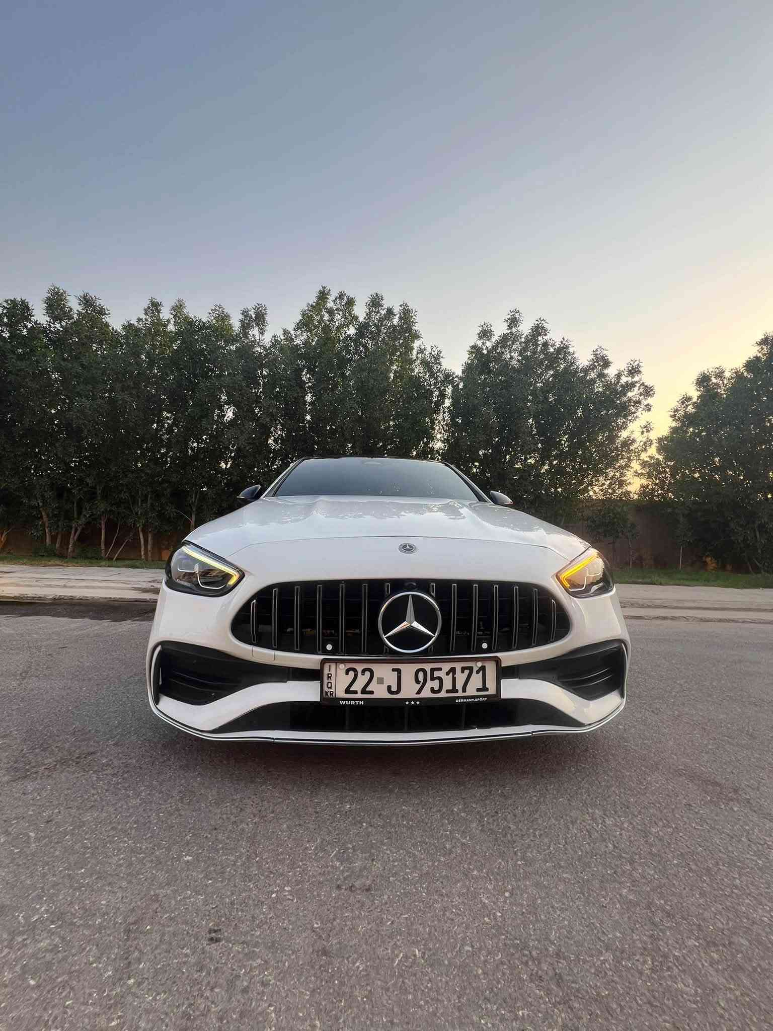 انضف وأجمل مرسيدس 2023 AMG 🔥
السلام عليكم 
مرسيدس 2023 C300 AMG للبيع
فول مواصفات معروفة مواصفاتها 
ماشيه 52 ألف كم
السعر مناسب ولي مجال
للاستفسار اتصل وتدلل
✅***********
