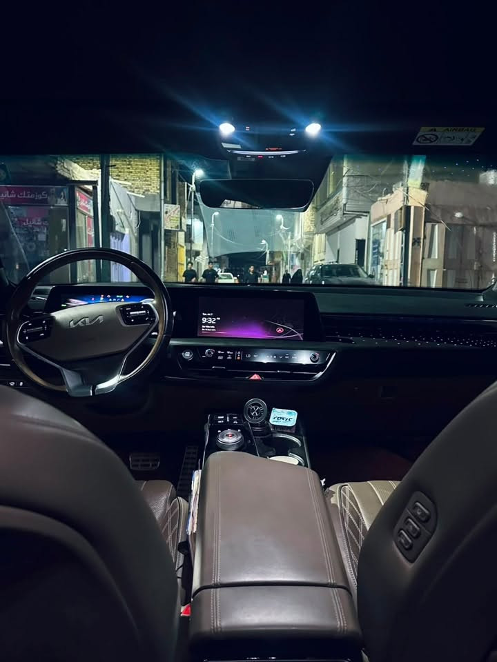 � للبيع: كيا K8 موديل 2023 فل مواصفات 🔥
سيارة Kia K8 2023 للبيع بحالة ممتازة جداً، استعمال شخصي ونظيف.
مكينه 1600 تيربو هايبرد يعني سريع ✈️وقتصادي 
 الموديل: 2023 
الممشى: 59 ألف كم (قابل للزيادة)
 اللون: رصاصي طوخ
 المواصفات: فل مواصفات عدا بانوراما
 الحالة: نظيفة جداً 
تبريد ثلج 
 المميزات:
*فول واحد ع واحد اعلئ موصفات بل k8 عدا البانوراما 
* مساج كرسي السائق 
* كاميرات 360°
* حساسات أمامي وخلفي
* تشغيل بصمة + تشغيل عن بعد تمشي وترجع بلبصمه 
* شاشات كبيرة + Apple CarPlay / Android Auto
* تبريد وتسخين مقاعد
* رادار + نظام المحافظة على المسار
* كراسي جلد فاخرة
*بعد بيه هواي موصفات مينعدن 
 السيارة استخدام شخصي، مريحة جداً بالسفر eوثابتة بالطريق
 السعر: (150 ورقه / قابل للتفاوض)
📞 للتواصل: (***********)
📍 الموقع: (الديوانية )
