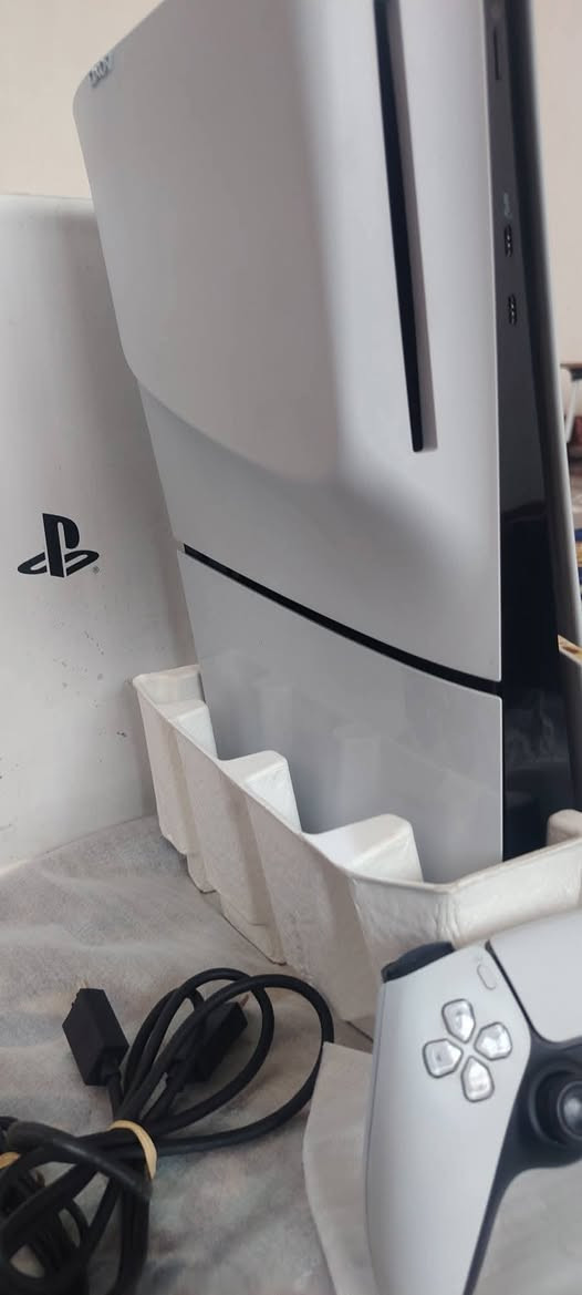 Play station 5 slim
السلام عليكم 
مكلف بالنشر
بلي 5 سلم بالكارتونه ابو القرص واحد تيرا نضيف جدا جدا استخدام قليل تقريبا 10 مرات شغلته وضميته من شهر سادس بسبب ضروف لا مهكر ولا بي عطل ولا اي مشكلة كلشي ع البلاد
ويا جوستك واحد الاصلي  واقراص 2  وكارتونته الاصليه وغراضه سعر البيع 700 الف عنواني الكرخ قرب العطيفية 
 *********** واتساب او اتصال
