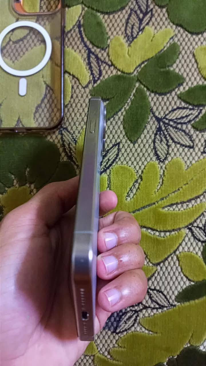 آيفون ١٥ برو ماكس • ٢٥٦ • شخط خفيف