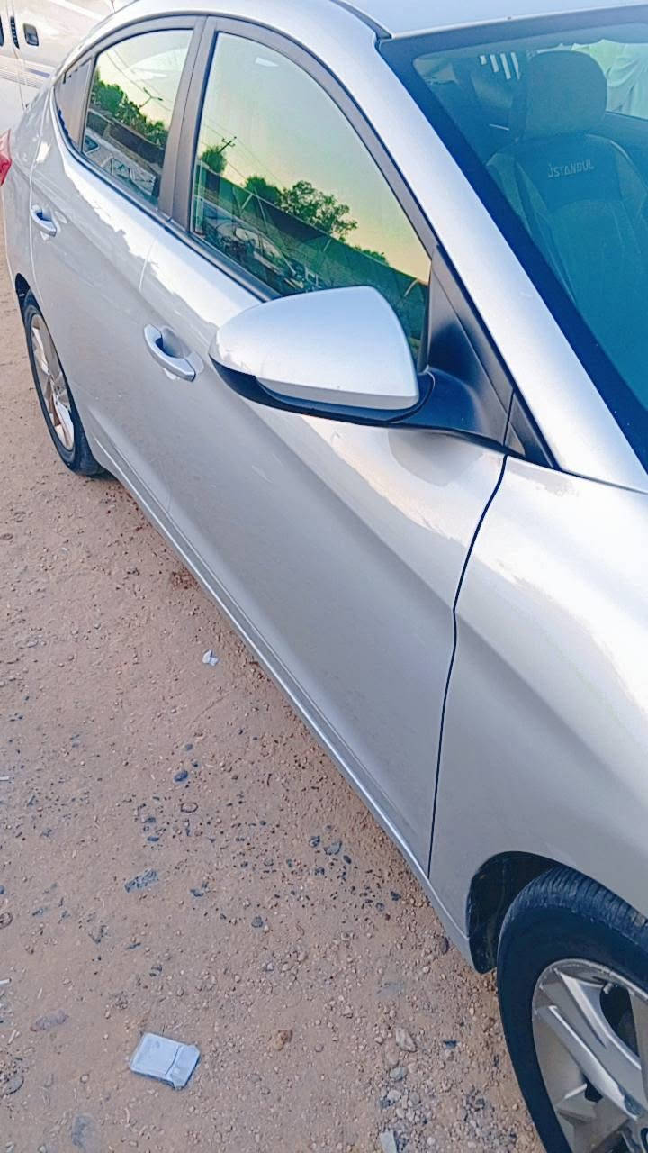 السلام عليكم 
النترا 2019 امريكي للبيع فقط
 لون رصاصي فضي. حادث جاملغ وبنيد راجعات نفسهن بدون دواخل  
مابيها تبديل ليبل واحد
كير مكينه كفاله تبريد ثلج حداديه جديده
 مواصفات نص فول. ماشيه 100 حقيقي 
دوشمه جديده. داخل اسود. السعر 119وبيها مجال  
مكاني بابل. هاتف ***********
