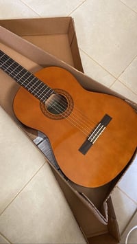 ياماها C40 • شبه جديد • شنطة وأوتار احتياطية