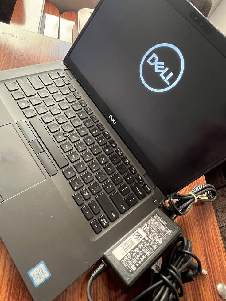 لابتوب ديل نظيف جداً (أخو الجديد) للبيع 💻✨
السلام عليكم.. متوفر لابتوب Dell Latitude 5500 بحالة ممتازة جداً وبدون أي عيوب، مناسب جداً للشغل، الدراسة، والتصفح السريع.المواصفات الكاملة:🔸 المعالج: Core i5-8365U (الجيل الثامن) بآداء قوي ومستقر.🔸 الرام: 8 جيجابايت DDR4.🔸 كارت الشاشة: Intel UHD Graphics 620.🔸 الهارد: 256 جيجابايت SSD .🔸 الشاشة: 15.6 بوصة مريحة مع كيبورد كامل يحتوي لوحة أرقام جانبية.🔸 النظام: ويندوز 11 أصلي ومفعل.الجهاز نظيف جداً واستخدامه خفيف.📌 السعر: [250 الف] وبيه مجال بسيط للشراي المكان: [النجف]
📞 للتواصل والاستفسار  ***********
