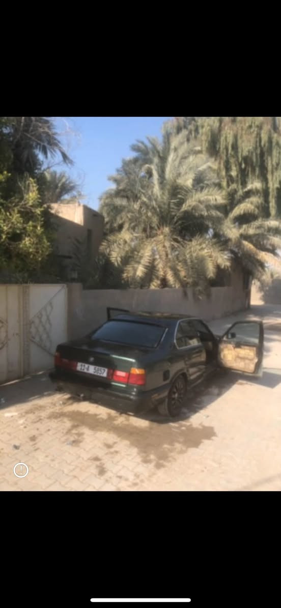 السلام عليكم
موديل ١٩٩٠  حجم ٥٢٠ 
السياره رقم انكليزي 
رقمها بغداد ومميز 
السنويه ما نافذة والسياره بأسمي 
محرك وحداديه مكفولات 
تبريد شغال 
غرفتها خير من الله 
السياره مصبوغه عام للجمالية 
مكاني النجف الاشرف
رقمي *********** واتساب بي

