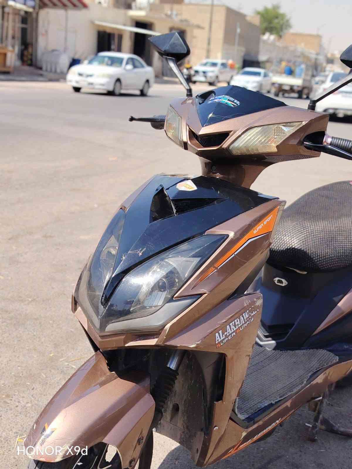 ماطور شحن الاخوين للبيع
ماطور بعده اخو جديد بطاريات تجي تفحص وتشوف بعينك

ماطور بي نقوصات بسيطه

تايرات جدد

سعر ٤٢٥ الف وبي مجال

الاتصال على الرقم

***********

نص مكتوب في الصور:
- HONOR X9d