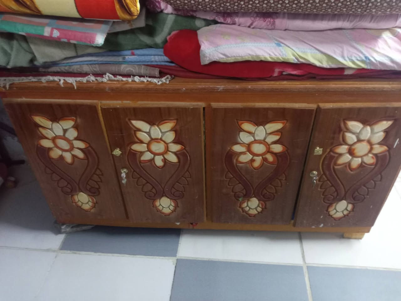بوفيه جديده لبيع ومكيف البيع اشراي يخابر وخادم
***********
