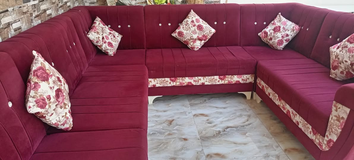 ديوان لون ماروني لونه يخبل وبسعر مناسب زاويتين وخشب عراقي ثقيل ***********
