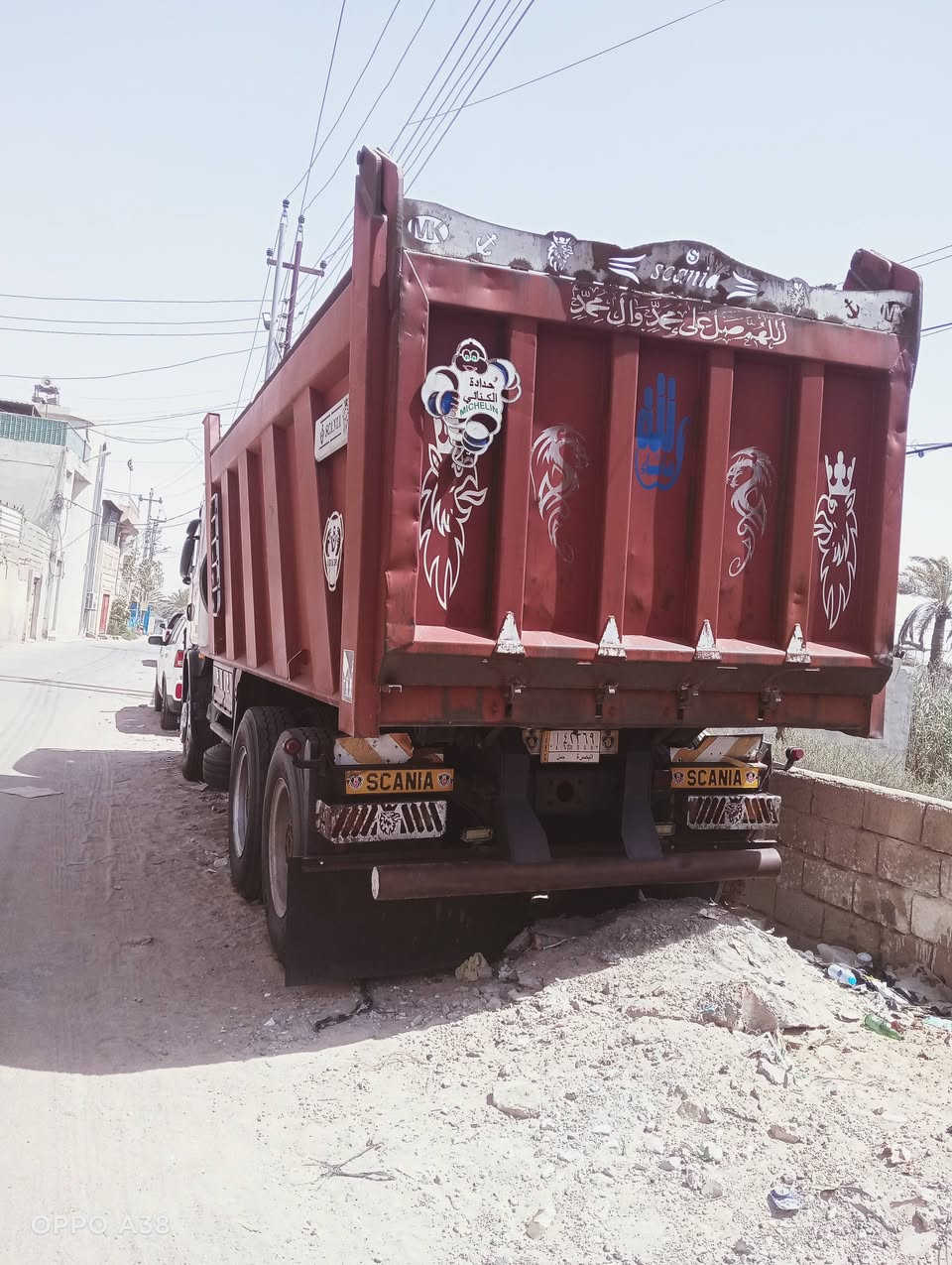 سلام عليكم للبيع موديل 2000 مكينه 6انجكتر ***********
