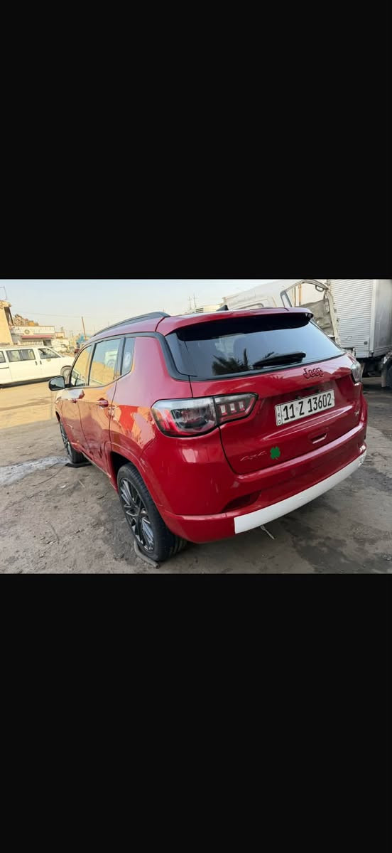 كومبارس 23 بيه بستم مكسور سعره شده وبيه مجال بيه جاملغ  وبنيد مبدلات حادث شطح وقمارته مصبوغه بدلنه الجاملغ ولنيد حته لنصبغهن يتعدلن هنه وقمارته ربعه ولصباغ كله رشه وتكدر اطلع حادثه كولش خفيف *********** 
بغداد مدينه الصدر
