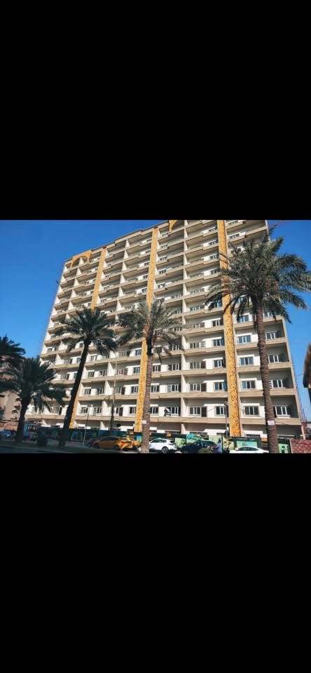 شقة للبيع
مجمع ابراج حيفا 
مساحة الشقة ١٢٥ متر 
غرفتين نوم ومطبخ وصالة وحمام 
طابق ١١ بناية B
المجمع كهرباء سمارت بارك خاص بالمجمع نظام سيكيورتي 
الشقة مسحوب عليها قرض من المصرف العقاري ١٢٥مليون اعادة تدوير القرض للمشتري وتسديد اقساط شهرية ٥٤٠ الف بالشهر
للاستفسار التواصل مع الرقم ***********
