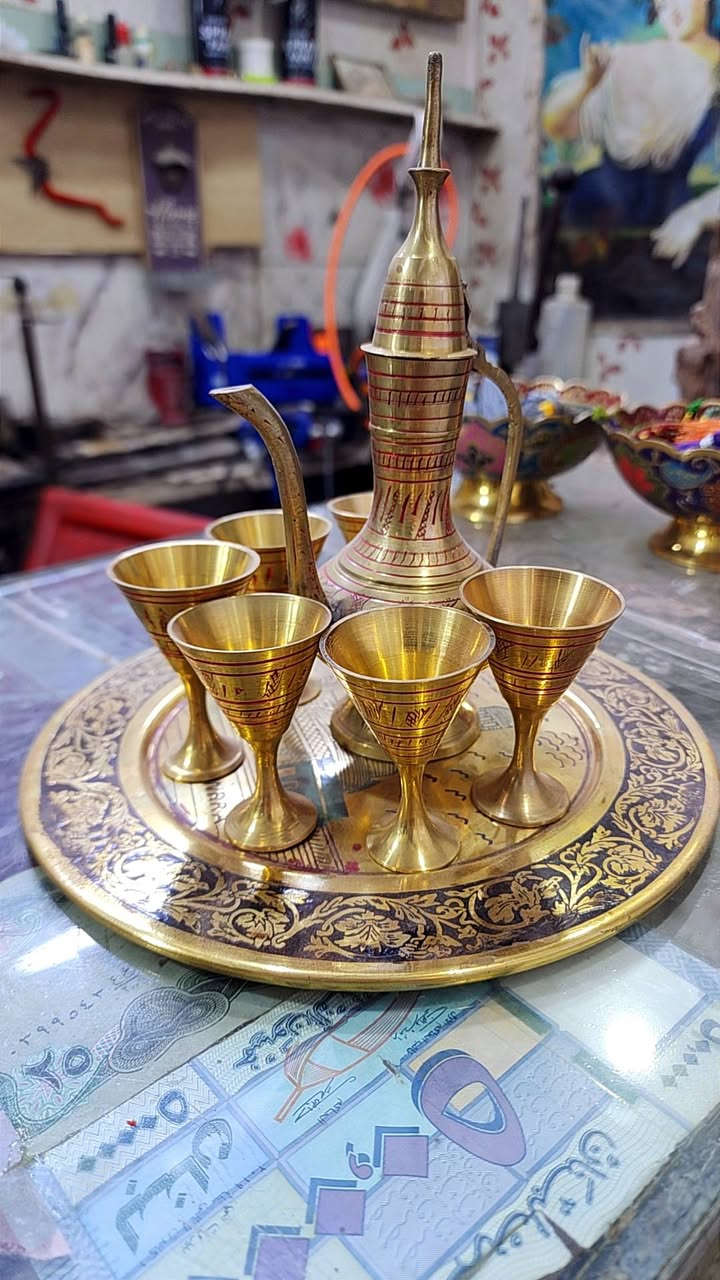 يالله نحاسيات انتيكات قطع ولا اروع كل قطعه وسعرهه أشري ع القطعه ودزهه اليه خاص واني اكلك سعرهه خادمك وهاذه رقمي *********** بي وتساب
