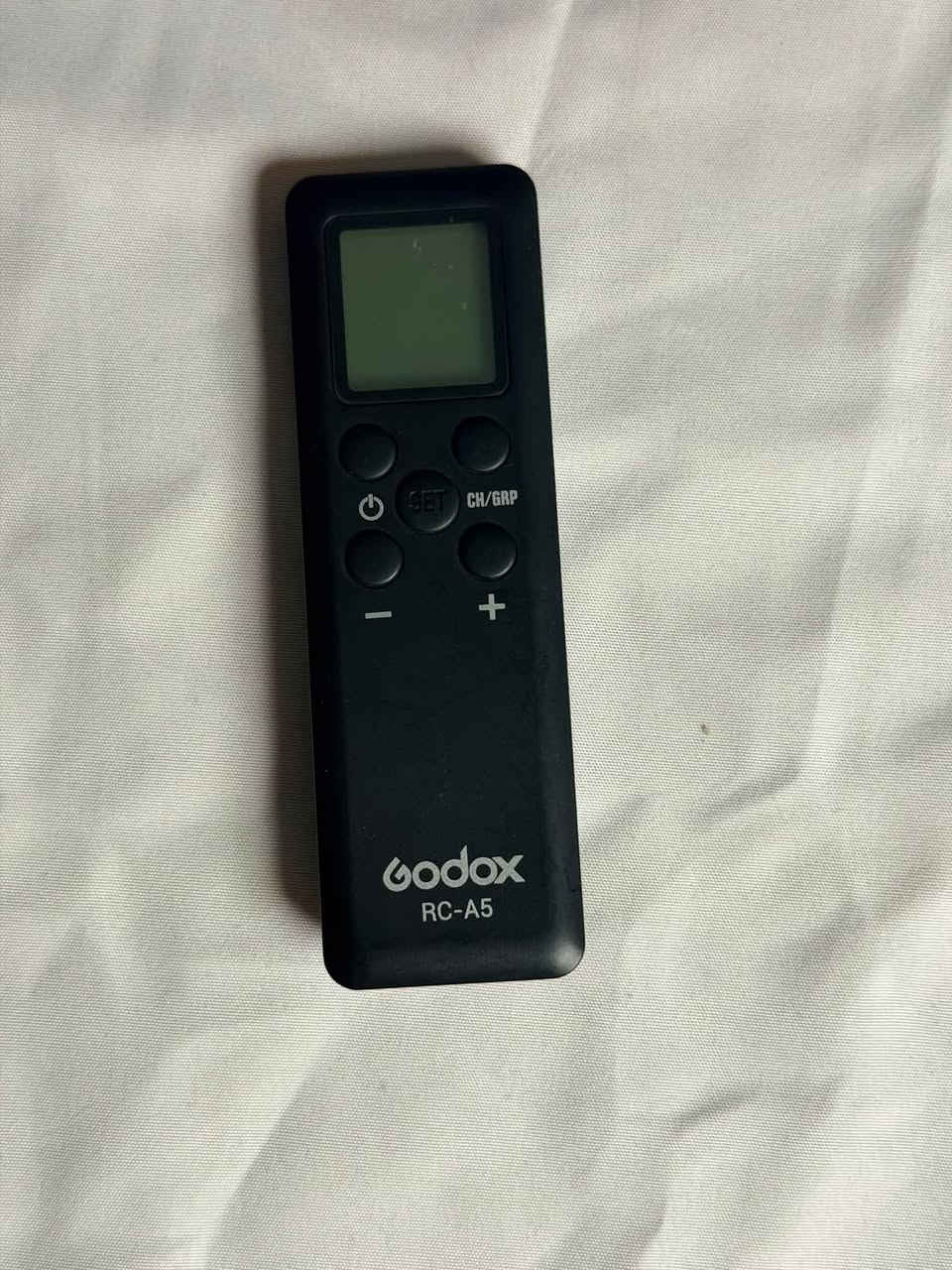 اضاءة godox للبيع
Godox ledp260c
تشتغل شحن وايضا كيبل ملحقات
الاضاءة
بلاطة حتى تتركب على ستاند
ريمون تحكم عن بعد
بطارية سوني *2
شاحن البطاريات
محولة كهرباء
مستخدمة قليل جدا 
سعر مناسب
تواصل واتساب او خاص
***********
