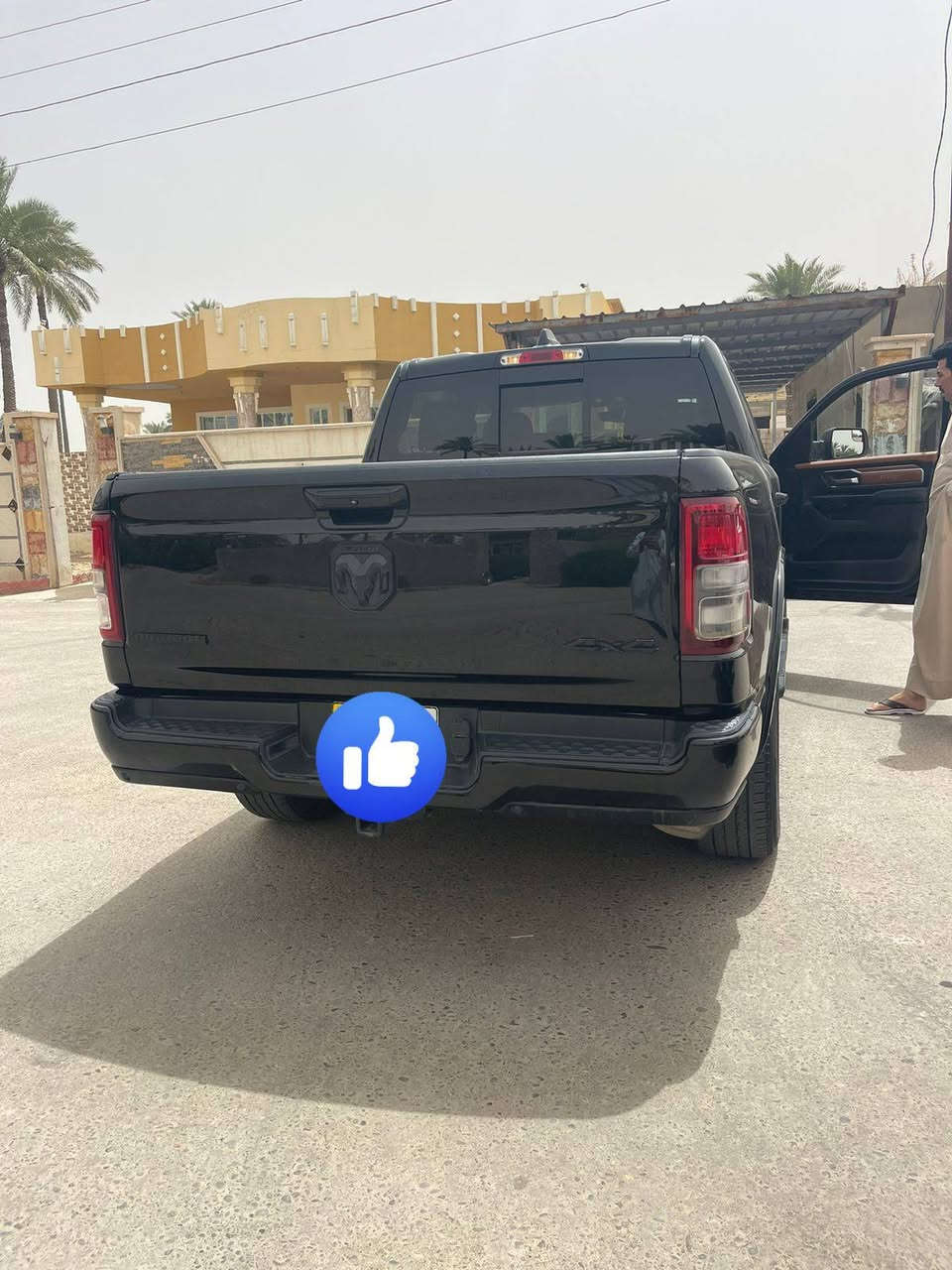 السلام عليكم للبيع دوج رام بك هورن ٦ سلندر ٢٠١٩ وارد حادث امريكا قطعتين فول مواصفات شاشه تسلا رقم بغداد رادارات امامي وخلفي السعر ٢٢٠ فورويل ايتورك *********** باب طويل بدي قصير

