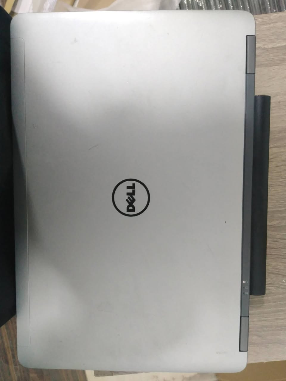 💻 لابتوب Dell للبيع***********
جهاز عملي وأنيق، مناسب للدراسة، العمل، التصفح، برامج الأوفيس والاستخدام اليومي.
✅ الجهاز شغال وبحالة جيدة والبطارية ممتازة مع حقيبة 
✅ شاشة كبيرة 15.6 إنش
✅ تصميم عملي ومتين
📌 السعر: [175،000]
📩 للحجز ***********
