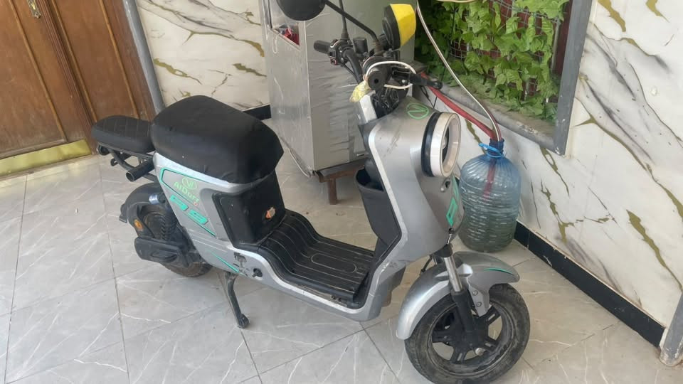 السلام عليكم r9 شغاله بيهه باتريات 2تعبانات  مكاني البصرة الزبير *********** سعرها 250 وبيهه مجال
