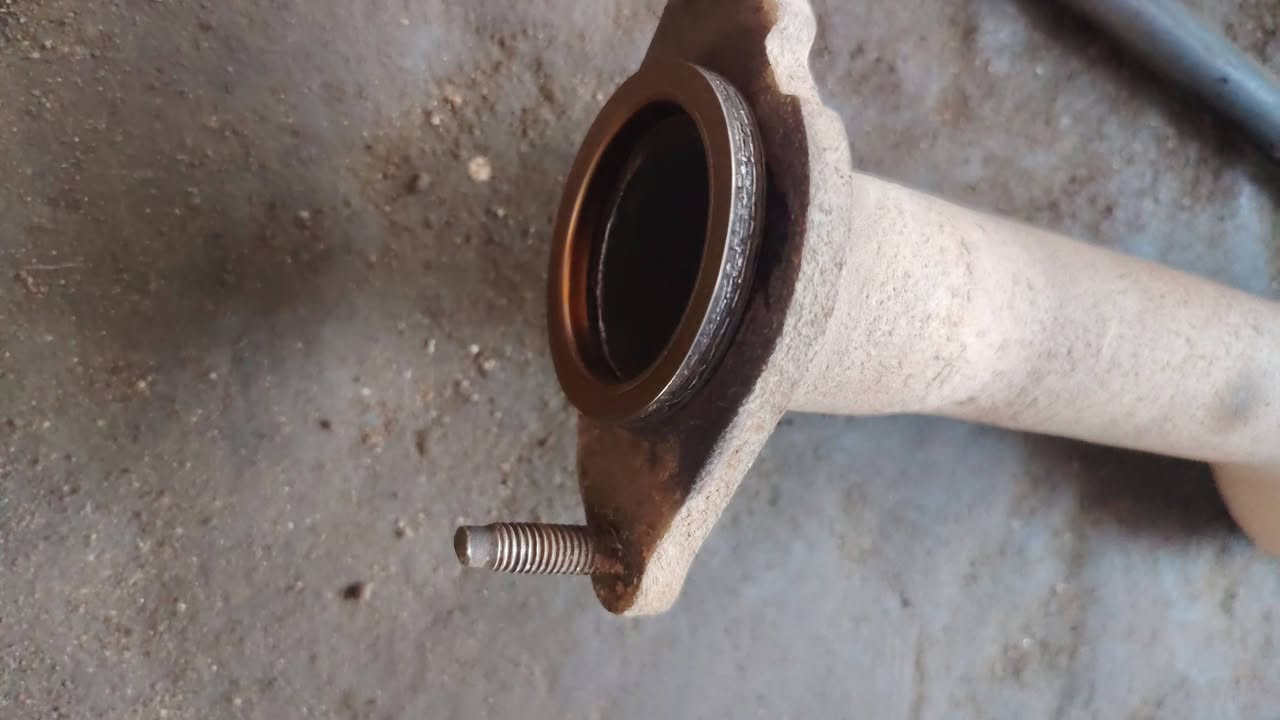 🔥 صيانة صالنصات العادم لمحرك GM 3600 🔧

تمت معالجة تسرّب غازات العادم من جهة الدكشن الحار الخلفي، وإنجاز العمل بدقة وفق المراحل التالية:

🔹 فك صالنصة العادم الخلفية وفحص مكان التسرّب
🔹 استخراج البرغي المكسور من الكور  المحرك 
🔹 تنظيف وتسوية أسطح التلامس وإزالة بقايا الكعكات القديمة
🔹 إعادة قلوزة  سنون تثبيت الصالنصات ومعالجة السنون المتضررة
🔹 استبدال جميع كعكات صالنصات العادم بكعكات جديدة
🔹 استبدال جميع براغي تثبيت الصالنصات ببراغٍ جديدة
🔹 إعادة تركيب الصالنصات وشدّ البراغي بالتسلسل الصحيح
🔹 تشغيل المحرك وفحص المنظومة والتأكد من انتهاء التهريب وصوت نفخ العادم

✅ شغل دقيق لمعالجة تهريب العادم والمحافظة على هدوء المحرك وأدائه الصحيح.

🔧 ورشة أنور سوزوكي وإكونوكس

📍 كربلاء – الحي الصناعي – البلوك الثاني – شارع السايدين (سايد الدخول)

📞 ***********
📞 ***********

خبرة بالتشخيص… ودقة بالتنفيذ 🚘
