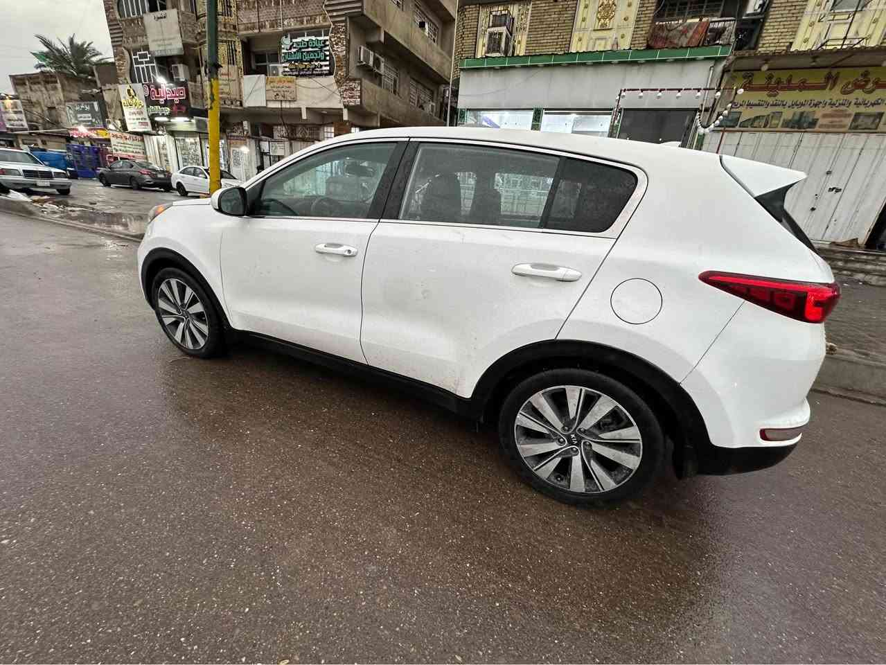 سبورتج أمريكي 17 
كير نظيف مكينة مبدل جديد مال گصة السيارة ماشية 81 الف
دهن كلة اصلي ويل كب خليجي اصلي
 
حادثة خلفي قبق جنطة وجاملغ خلف السائق وتعمير الشاصي والحوض الخلفي بسبب الضربة
 مع رشات صبغ كم قطعة بدون دواخل 
نواقصها صدر وبطانة جاملغ خلفي داخلية واشياء بسيطة 
السعر ١٢٣ 
للاستفسار *********** بغداد, العراق
