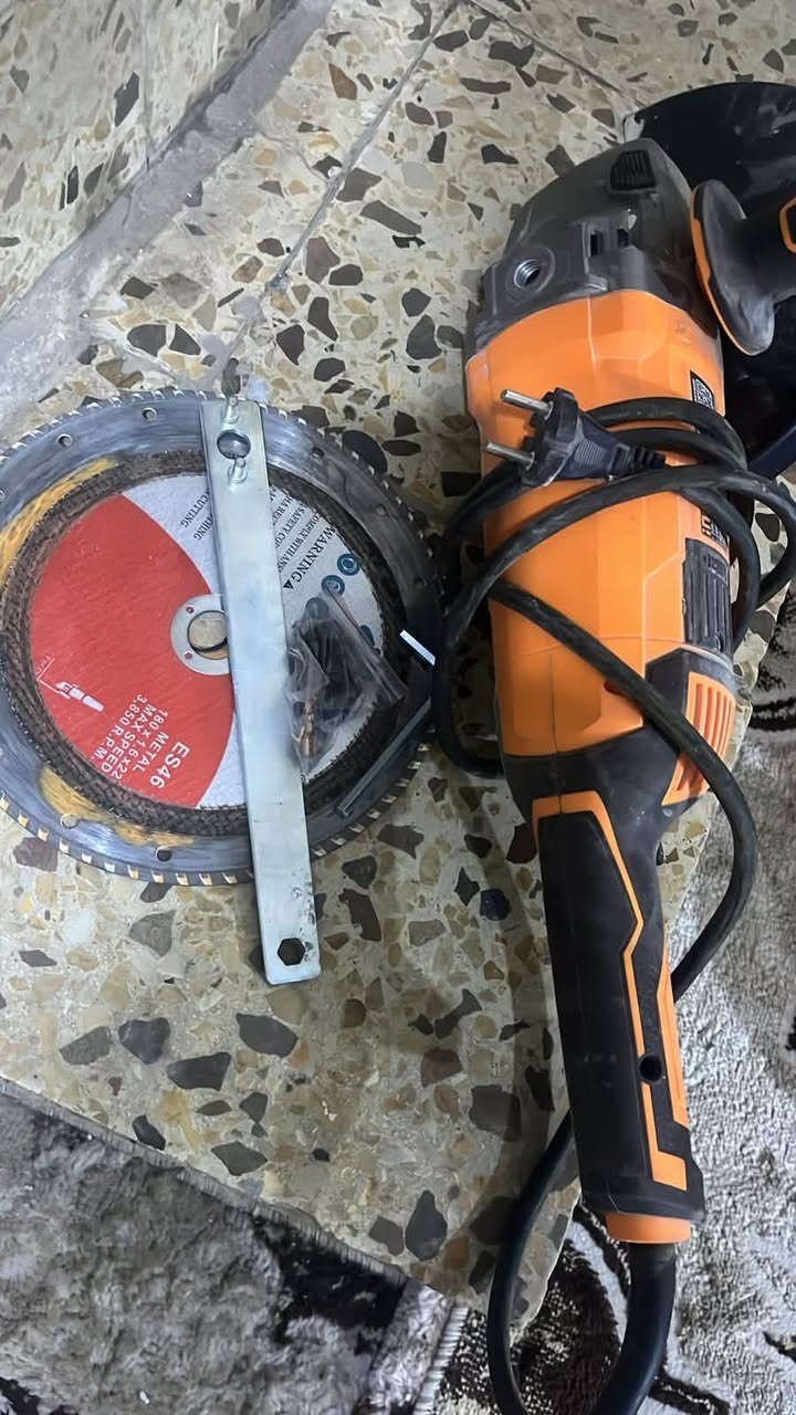 السلام عليكم عندي كتر قطع كبير و كوسرة كبيرة انجيكو غراض جديدة مشتغل بيهن شغلة وحدة
لاستفسار  ***********
