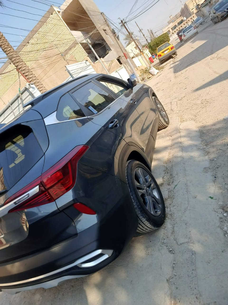 السلام عليكم كيا سيليتوز وارد امريكي للبيع فقط السياره فول ماعده الفتحه مرقم بغداد جاهزه تحويل ثاني يوم مكينه ٢٠٠٠ قطعتين تبريد جلد وتحكم ورادارات وتحديد مسار وانضمه قياده وكامره قطر وكامره دواره واشاير بل مري السياره حادثه بنيد وجاملغ بنيد ربعه مصبوغ ولجاملغ بارد بدون دواخل ايرباك دركه  مكان السياره بغداد حي المعلمين السعر ١٥٥ ورقه وبيهة مجال للاستفسار على الرقم ***********
