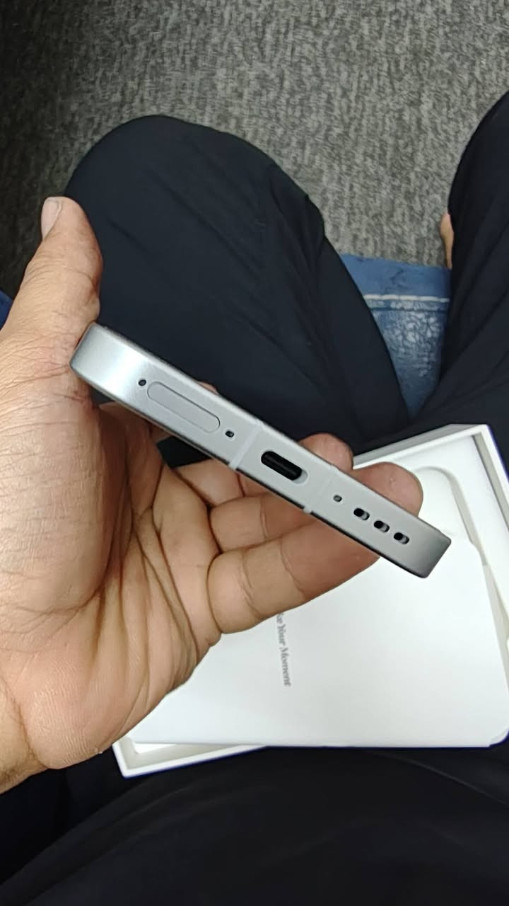 اوبو رينو 16 
oppo reno 16  5g 
السلام عليكم للبيع او مراوس بأيفون 
جهاز فقط مفتوح من الكارتونه ممشحون ولا مستخدم
ذاكرته 256 / 12+12
بطاريه 6000 / 80w
معالج سناب دراكون 7 جين 4
شاشه 120 هرتز
كامره 50 /  زوم 120x
سعر الجديد حاليا 920 الف واني فقط فتحته من الكارتونه 
مكاني بغداد 
***********
اذا اكو مراوس بأيفون 15 برو ماكس 
او 13 برو ماكس  شعندك نزل 
بيع او مراوس

