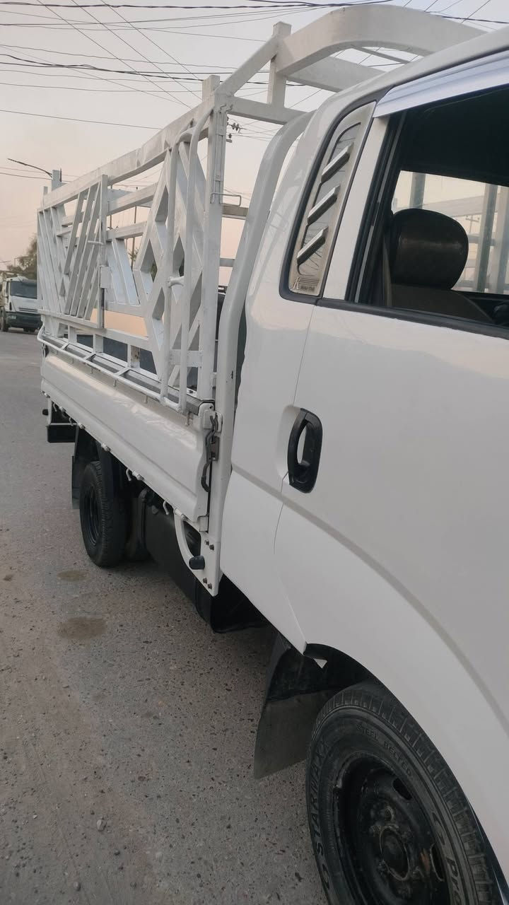 البيع كيا موديل ١٠/نضيفه مال جناي شرط محرك وكير السياره حيل حلوه ماتصرف عليها كلشي رقمها انبار شرط التحويل مكان السياره بيجي  الاتصال عل رقم ***********
