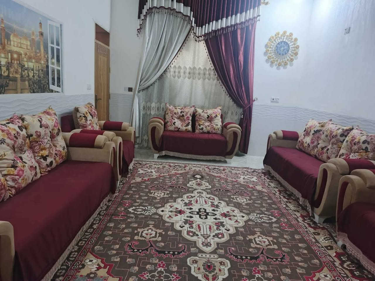 السلام عليكم تم تنزيل السعر .دار للبيع طابو زراعي سند 25 .العنوان الحمزة الغربي .الجمعيه الزراعي قريب على بيت ناطق الطريحي موقع مميز ...المساحه 200م الواجهة 15م ونص... يتكون من غرفتين نوم واستقبال وصاله واسعه ومطبخ حار وبارد وصحيات داخلية وخارجية .البيت نضيف جدا بناء حديث وجديد ..طابوق والسقف صب كونكريت .السعر 170 قابل للتفاوض .للشراء تفضل خاص او اتصل ب *********** بي واتساب
