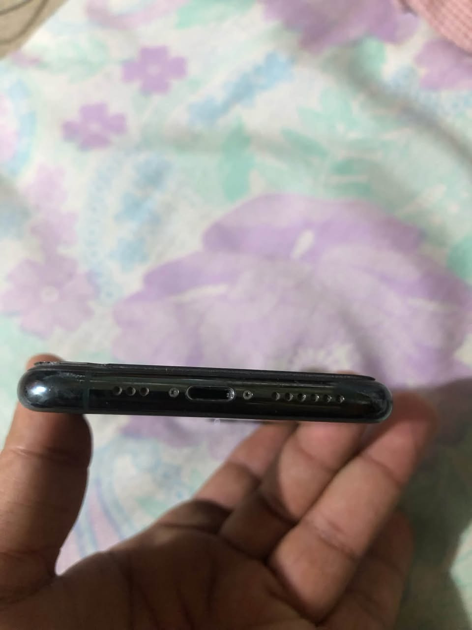 📱 للبيع iPhone 11 Pro
🔹 اللون: زيتوني
🔹 الذاكرة: 64GB
🔹 الشاشة: Super Retina XDR OLED بحجم 5.8 إنچ
🔹 المعالج: Apple A13 Bionic
🔹 الكاميرات: ثلاث كاميرات خلفية 12MP
🔹 الكاميرا الأمامية: 12MP
🔹 Face ID شغال ✅
🔹 مقاومة للماء والغبار IP68
🔹 البطارية: صحة 75% وأصلية

📦 حالة الجهاز:
🔹 الهيكل نظيف جداً وحالته ممتازة
🔹 الشاشة أصلية ونظيفة
🔹 قاعدة الشحن أصلية وتم تبديلها قبل سنتين
🔹 البصمة شغالة ✅
🔹 الصوت شغال ✅
🔹 الكاميرات كلها شغالة ✅
🔹 كلشي بالجهاز شغال بدون مشاكل

💰 السعر: 275,000 دينار
🤝 بي مجال للجادين

📍 المكان: بغداد

📞 للاستفسار:
***********
***********

📲 الأرقام واتساب أيضاً.
