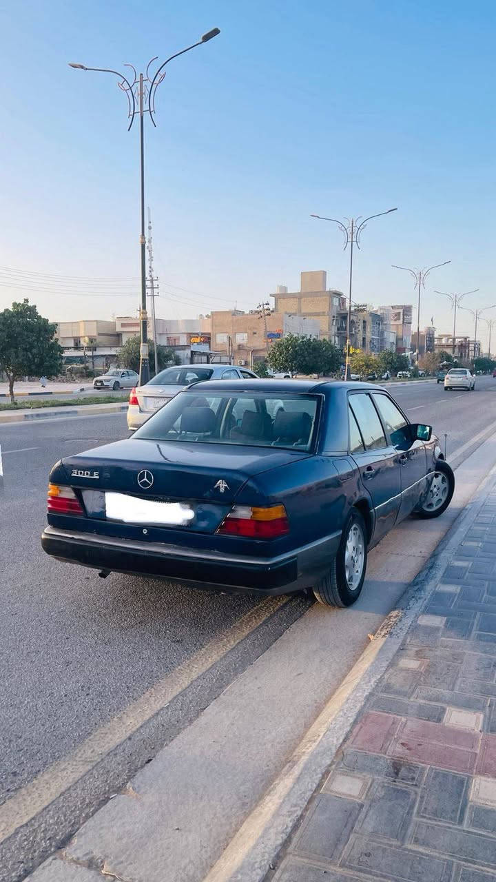 السلام عليكم ورحمة الله وبركاته مرسيدس دب موديل ٨٩ محدثه ٩١ انكليزي رقم كربلاء بسمي تحويل مباشر اريد مراوس بسياره حسب القناعه *********** الي يريد يتصل السعر خاص
