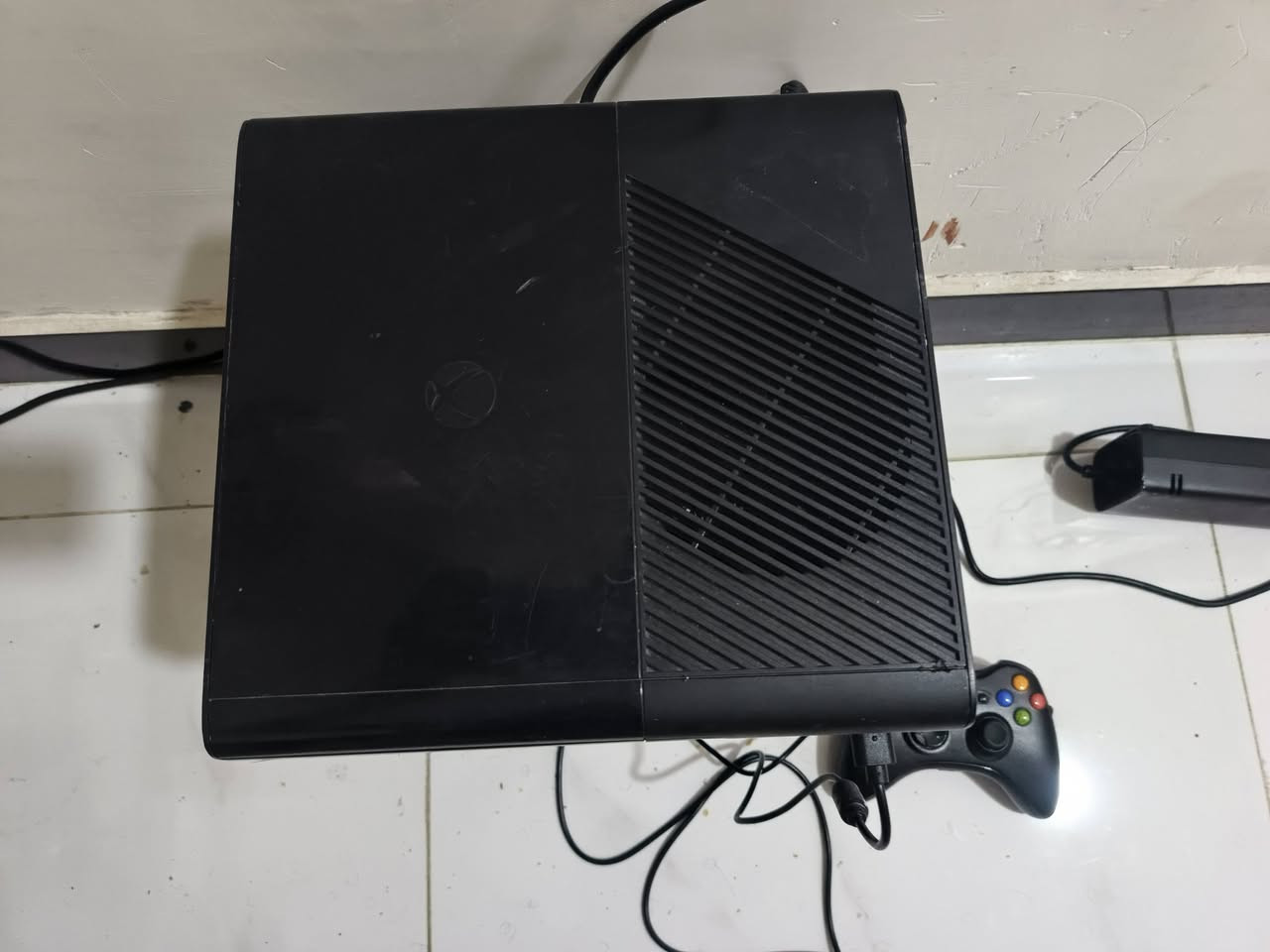 سلام عليكم اكس بوكس 360 + كيبل HD + اقراص 3 + يدات واير لس لله شاهد ماخذهن ب30 الف قبل شهر بلاضافه الجاهز ماستخدمه هواي لين وقتي محدود واكو شغله بسيطة بي شويه يتاخر يلا يحول ماعرف،هاذا نضامه هيج او بي مشكله بل HD بس للامانه هوا لحد اليوم شغال سعره 100 وبي مجال بسيط مكاني بغداد 
***********
