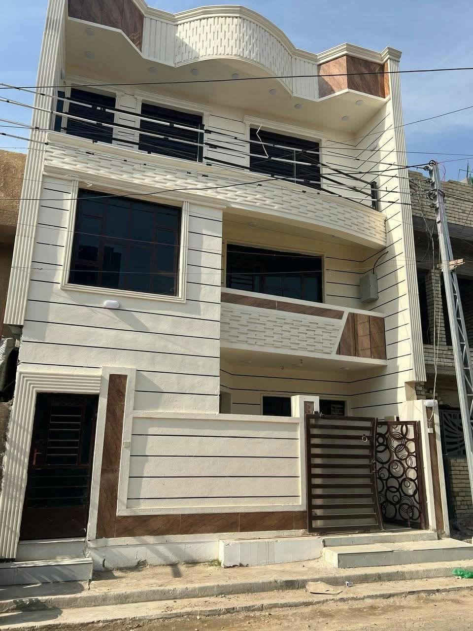 إعلان رقم (376)
🔑 للإيجار… بيت سكني 
📐 المساحة: 70 متر
🏢 الطابق: أرضي، معزول عزل تام عن الطابق الثاني
📍 الموقع: حي الفرات، قرب جامعة المشرق
✨ البيت نظيف جدآ. 
يتكون من: 🛏️ غرفة نوم واحدة
🍳 مطبخ
🛋️ هول
🚿 صحيات
🌤️ منور
📞 للاستفسار:
مراسلة الصفحة 📬 أو الاتصال على الرقم، يتوفر واتساب
***********
🏢 مكتب الديار للوساطة العقارية وتعقيب المعاملات وتسهيلها
📍 الواقع في الهياكل، على خدمي مطار بغداد، قبل جامعة المشرق
